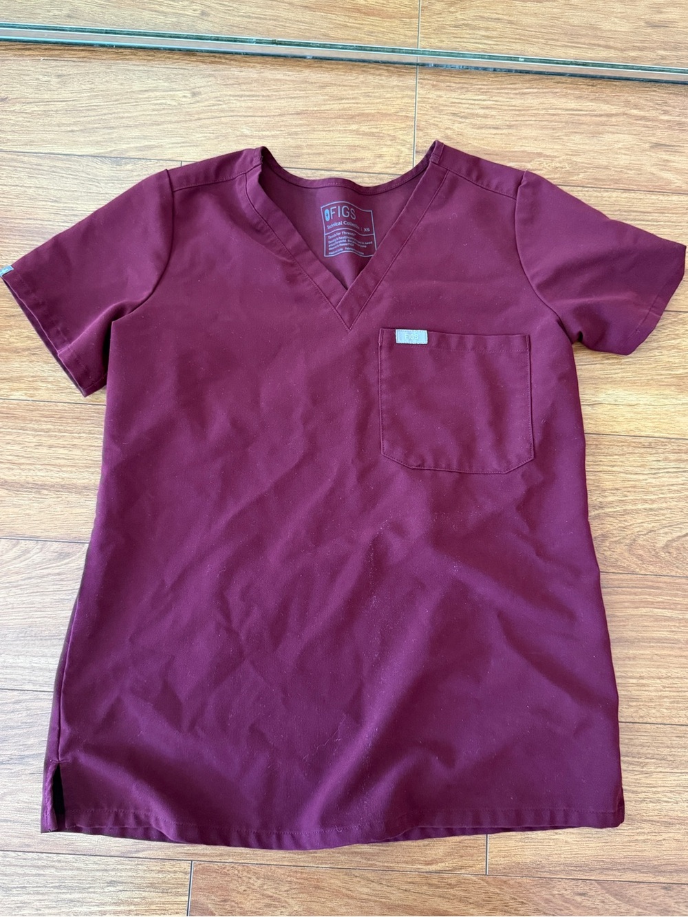 Figs scrub top size small